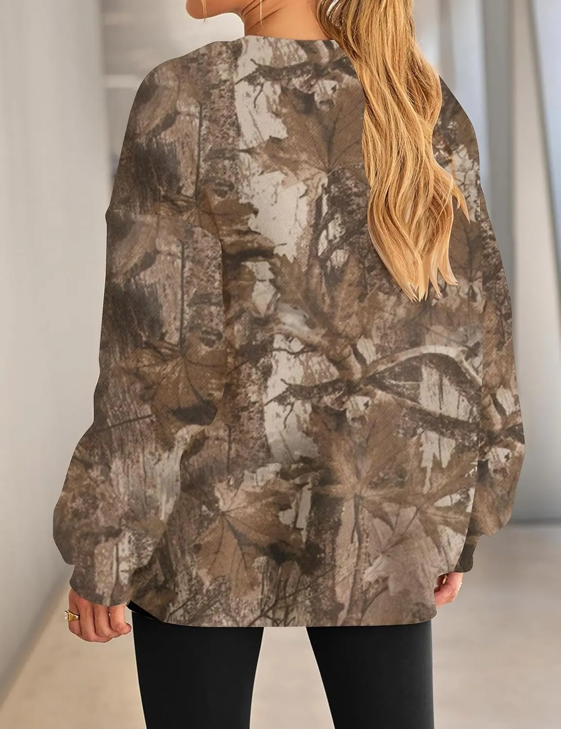 Womens Camo Sweatshirt Oversized Graphic Maple Leaf Print Crewneck Long Sleeve Y2k Trendy Fall Pullover Hoodies